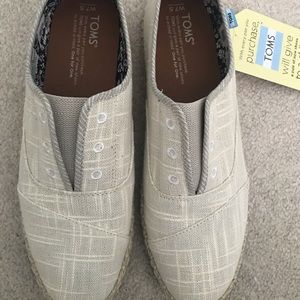 TOMS Women’s slip ons